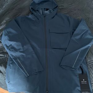 NEW Lululemon Men’s Outpour Jacket (Waterproof rain jacket)